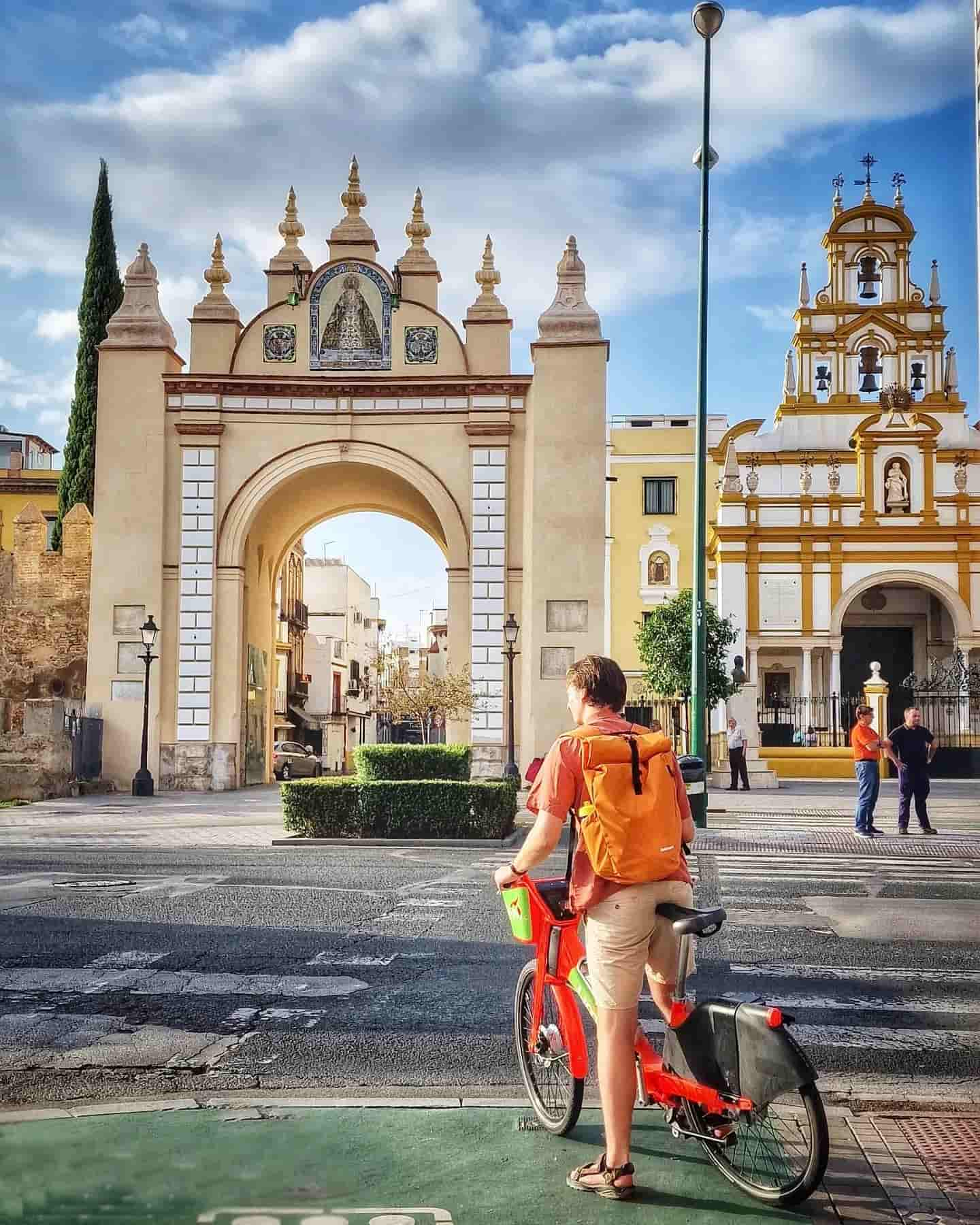 Arco de la Macarena, Sevilla, España