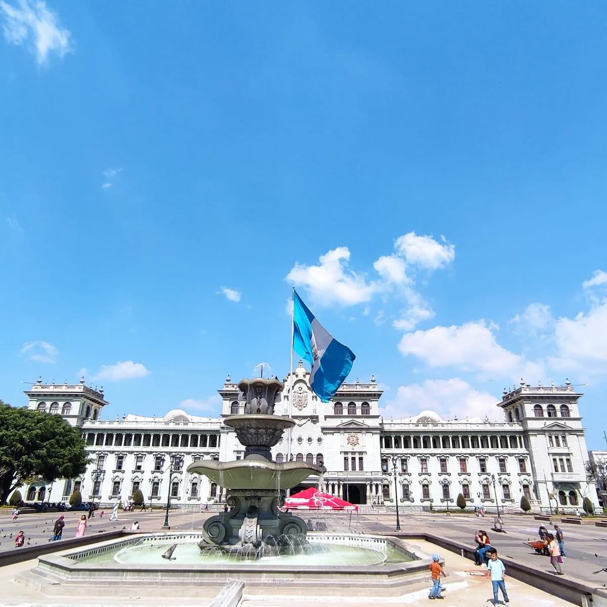 Avenida La Reforma, Guatemala City Avenida La Reforma, Guatemala City