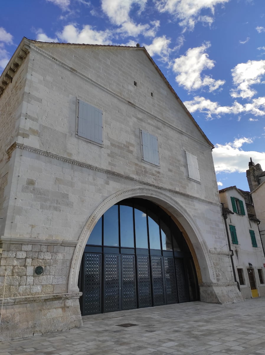 Ciudad de Hvar, El Arsenal