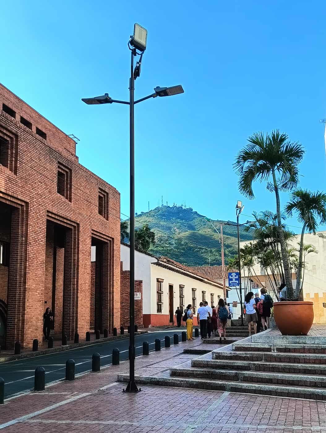 Granada, Cali Granada, Cali